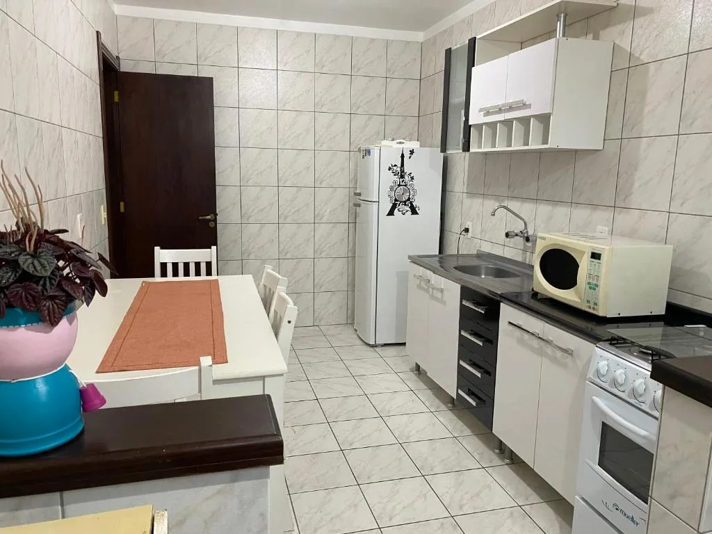 Hospede-se na Rua mais Charmosa e Visitada de Canela , aqui ninguém fica pra trás , traga seu Pet garagem fechada , faça tudo a pé , ideal para famílias e casais, Canela, na Rua Borges de Medeiros em Canela/RS — foto 4