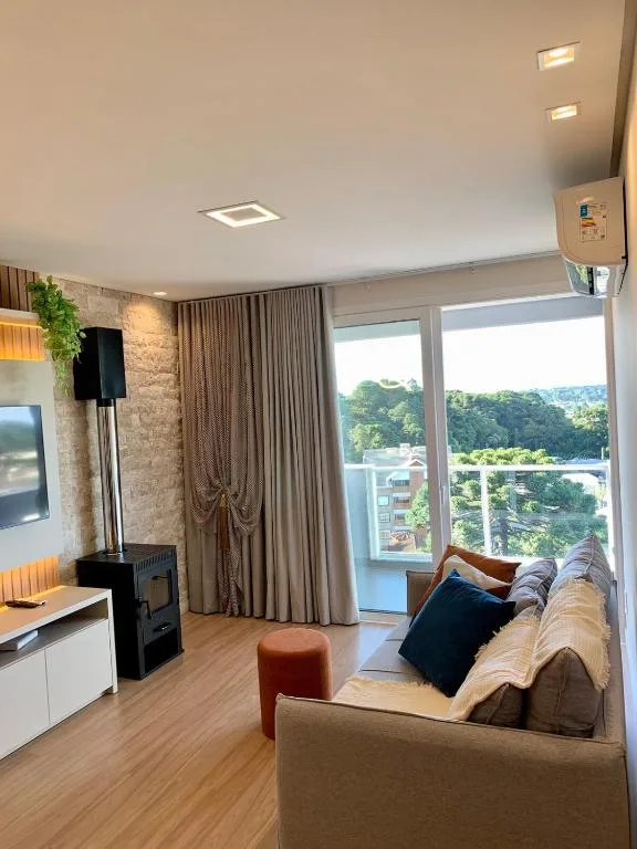 Apartamento NOVO - COBERTURA- Apenas 2 Quadras e meia da Catedral de Pedra, Canela, na Rua Borges de Medeiros em Canela/RS