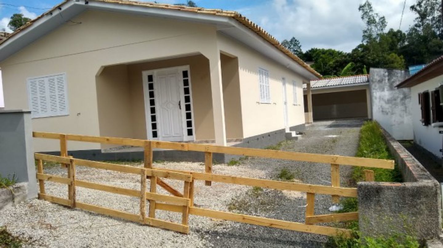 Casa com 3 dormitórios à venda no bairro Içarense em lauro Muller/SC