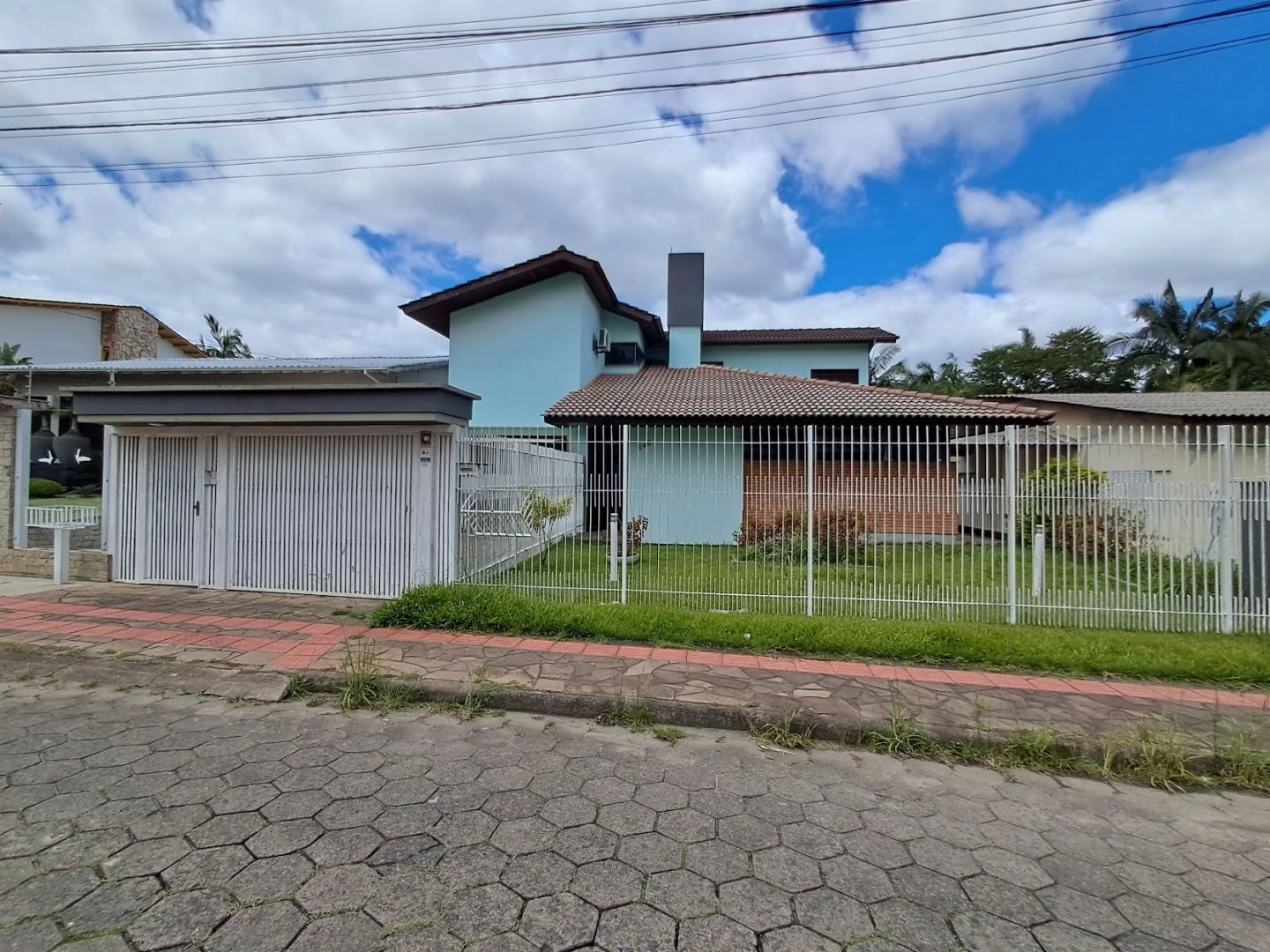 Casa a venda no bairro Santa Barbara 