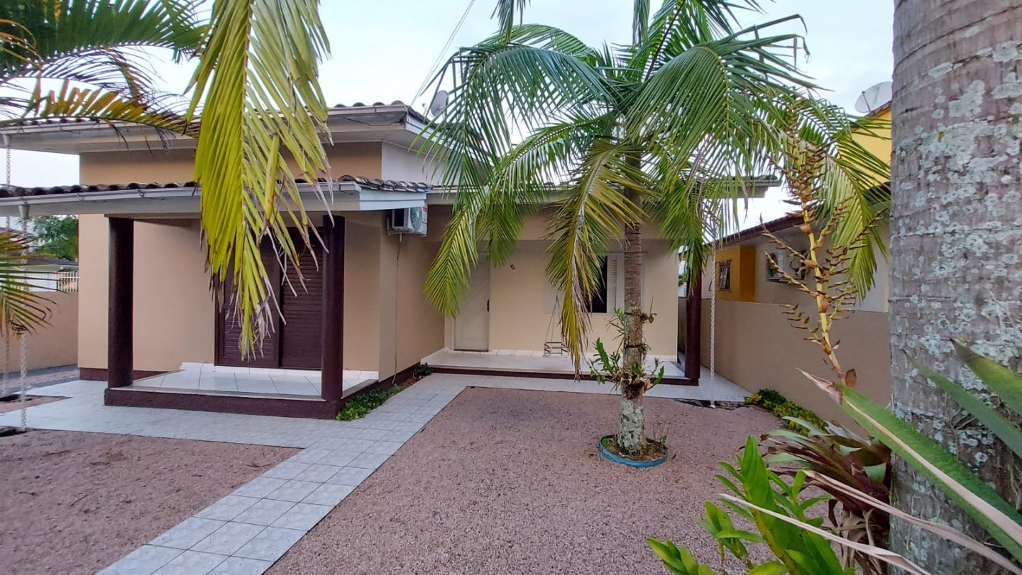 Casa com 3 dormitórios semi mobiliada no bairro Carol em Urussanga/SC