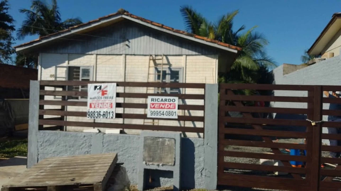 Casa a venda no bairro São Luiz em Criciúma