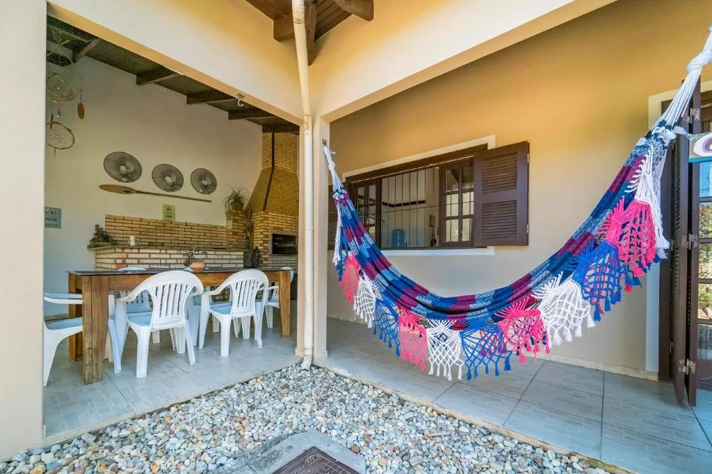 Praia do Mariscal, casa para10 pessoas, Casa Marixca, Bombinhas, na rua manganes numero em Bombinhas/SC — foto 13