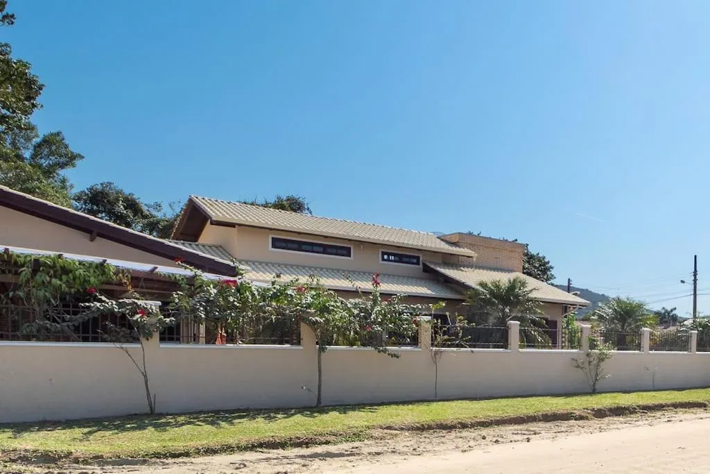 Praia do Mariscal, casa para10 pessoas, Casa Marixca, Bombinhas, na rua manganes numero em Bombinhas/SC — foto 23