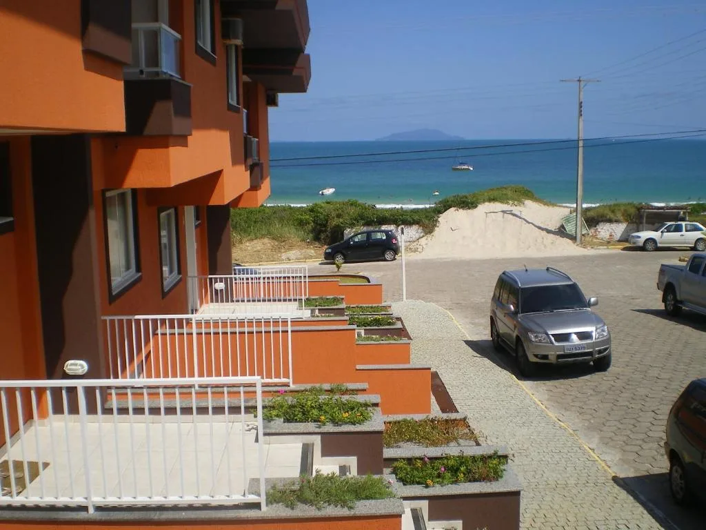 Praia de Quatro Ilhas a 50 metros do mar, Bombinhas, na Avenida Ilha do Arvoredo 40 Apto em Bombinhas/SC