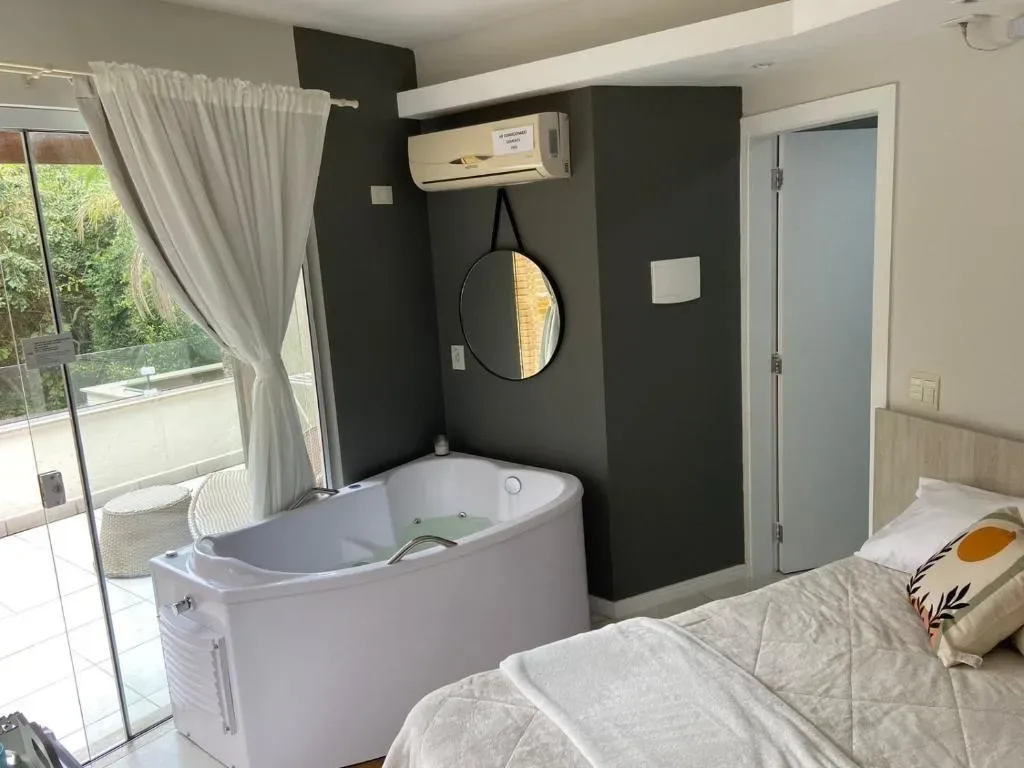 Bombinhas Guest House, Bombinhas, na Rua Corvina em Bombinhas/SC — foto 42