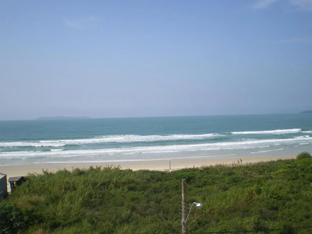 Praia de Mariscal a 50 metros do mar, Bombinhas, na Avenida Água Marinha em Bombinhas/SC