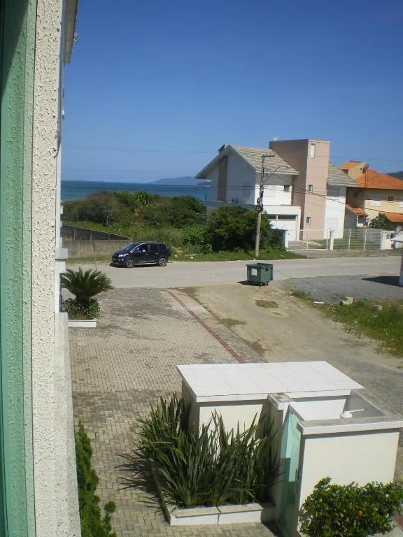 Praia de Mariscal a 50 metros do mar, Bombinhas, na Avenida Água Marinha em Bombinhas/SC — foto 21