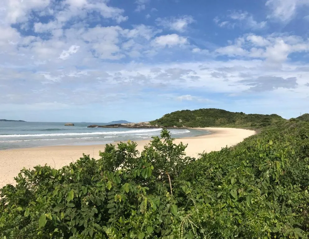 Praia de Quatro Ilhas a 50 metros do mar, Bombinhas, na Avenida Ilha do Arvoredo 40 Apto em Bombinhas/SC — foto 49