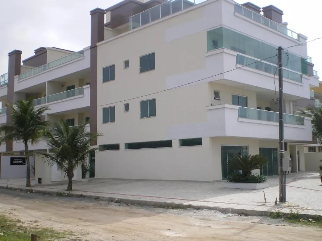 Praia de Mariscal a 50 metros do mar, Bombinhas, na Avenida Água Marinha em Bombinhas/SC — foto 38