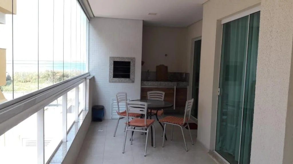 Praia de Mariscal a 50 metros do mar, Bombinhas, na Avenida Água Marinha em Bombinhas/SC — foto 47
