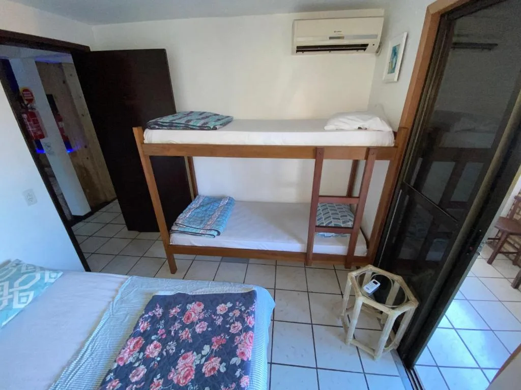 Quatro Ilhas Beach Hostel, Bombinhas, na 107 Rua Ilha Deserta em Bombinhas/SC — foto 4
