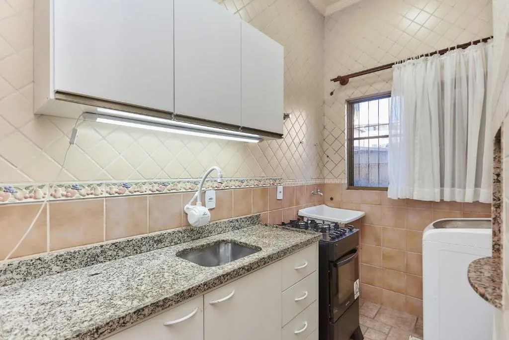471 Apartamento sobrado com 02 suítes e piscina na área comum, Bombinhas, na 78 Rua Carpa Apto 04 Residencial Costa Esmeralda em Bombinhas/SC — foto 3