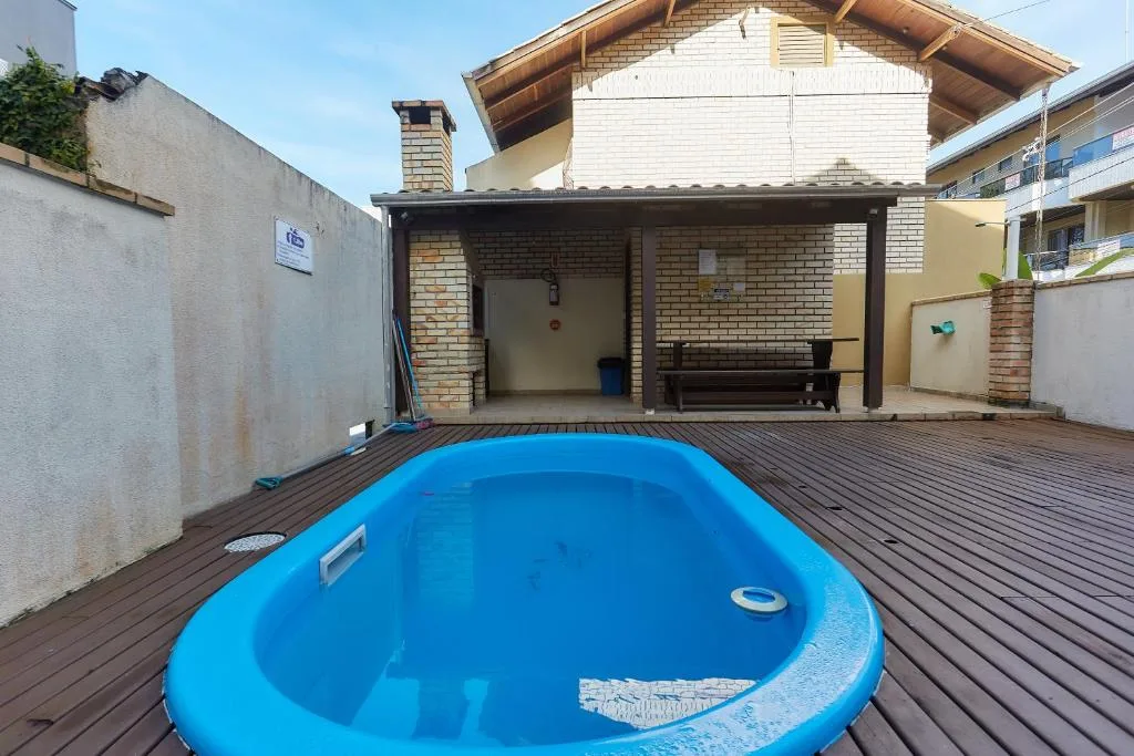 471 Apartamento sobrado com 02 suítes e piscina na área comum, Bombinhas, na 78 Rua Carpa Apto 04 Residencial Costa Esmeralda em Bombinhas/SC — foto 4