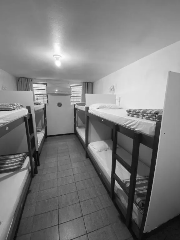 Quatro Ilhas Beach Hostel, Bombinhas, na 107 Rua Ilha Deserta em Bombinhas/SC — foto 9