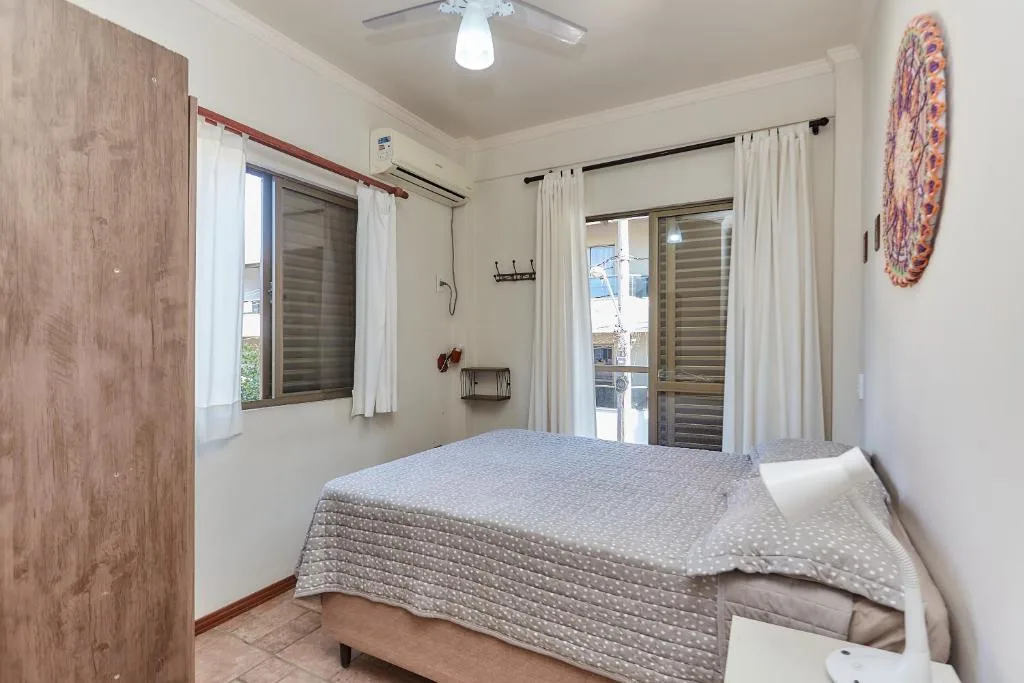 471 Apartamento sobrado com 02 suítes e piscina na área comum, Bombinhas, na 78 Rua Carpa Apto 04 Residencial Costa Esmeralda em Bombinhas/SC — foto 7