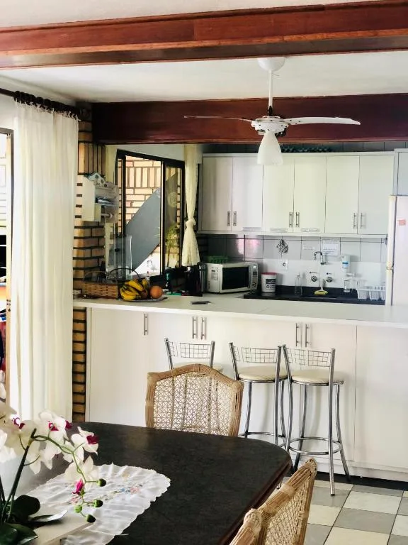 Quatro Ilhas Beach Hostel, Bombinhas, na 107 Rua Ilha Deserta em Bombinhas/SC — foto 21
