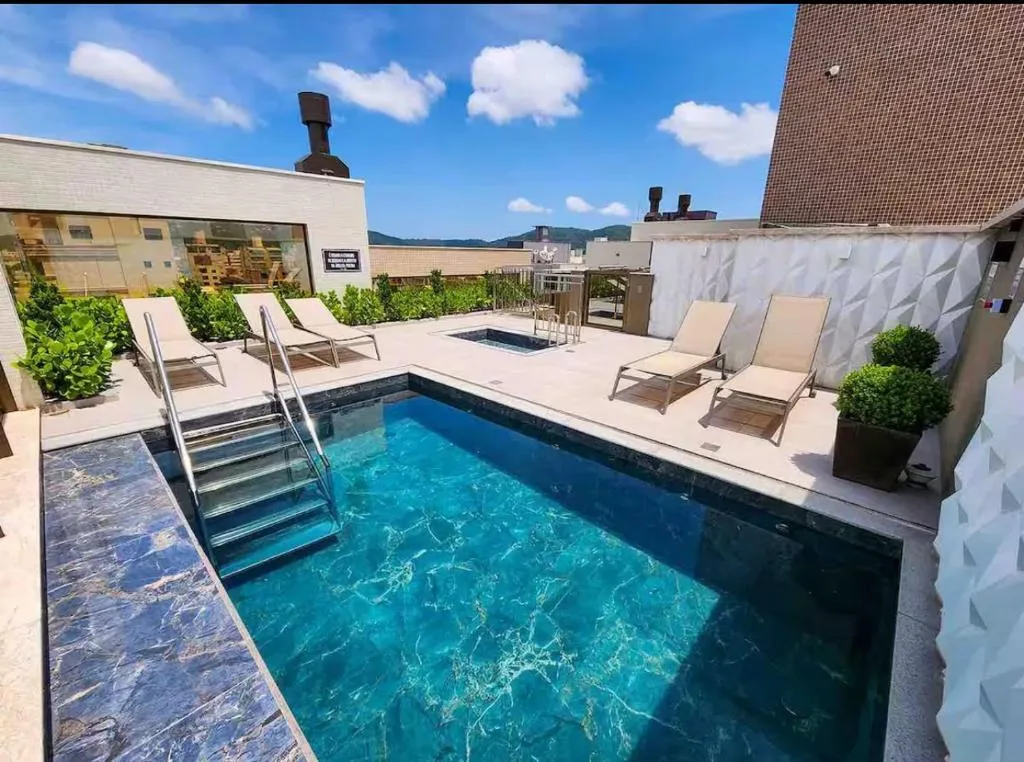 Apartamento completo novo, praia de Bombas com piscina aquecida, Bombinhas, na Rua Canário em Bombinhas/SC