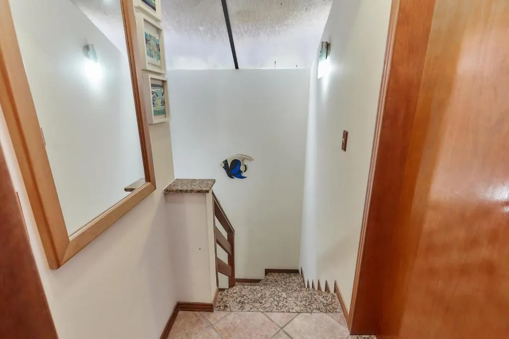 471 Apartamento sobrado com 02 suítes e piscina na área comum, Bombinhas, na 78 Rua Carpa Apto 04 Residencial Costa Esmeralda em Bombinhas/SC — foto 20