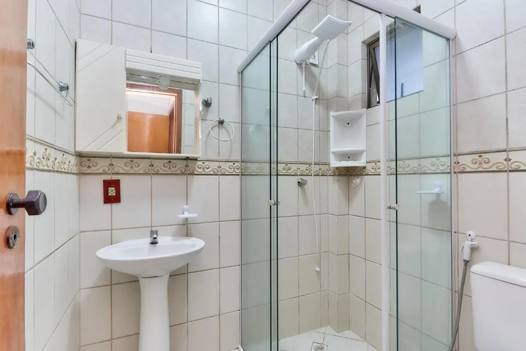 471 Apartamento sobrado com 02 suítes e piscina na área comum, Bombinhas, na 78 Rua Carpa Apto 04 Residencial Costa Esmeralda em Bombinhas/SC — foto 27