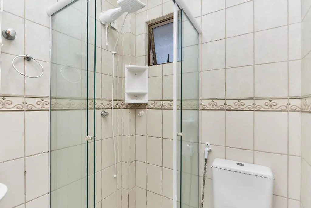 471 Apartamento sobrado com 02 suítes e piscina na área comum, Bombinhas, na 78 Rua Carpa Apto 04 Residencial Costa Esmeralda em Bombinhas/SC — foto 28