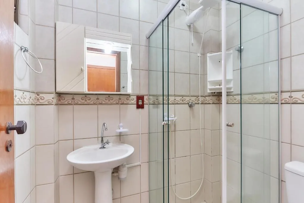 471 Apartamento sobrado com 02 suítes e piscina na área comum, Bombinhas, na 78 Rua Carpa Apto 04 Residencial Costa Esmeralda em Bombinhas/SC — foto 29