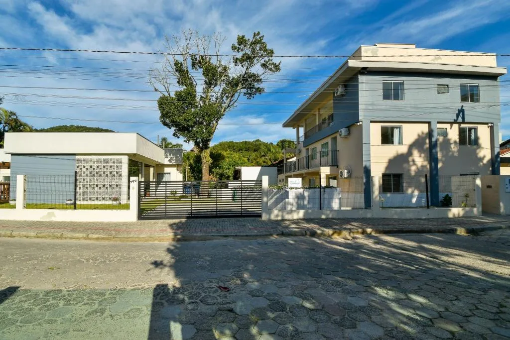 Mar de Bombinhas - Centro, Bombinhas, na 199 Rua Salema em Bombinhas/SC — foto 41