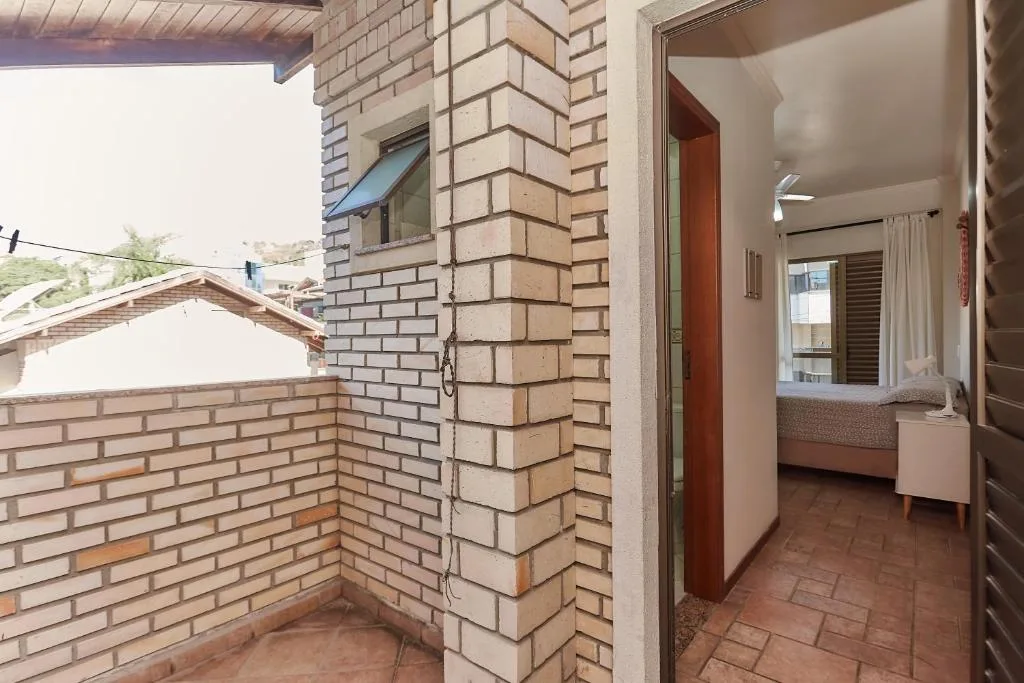 471 Apartamento sobrado com 02 suítes e piscina na área comum, Bombinhas, na 78 Rua Carpa Apto 04 Residencial Costa Esmeralda em Bombinhas/SC — foto 31
