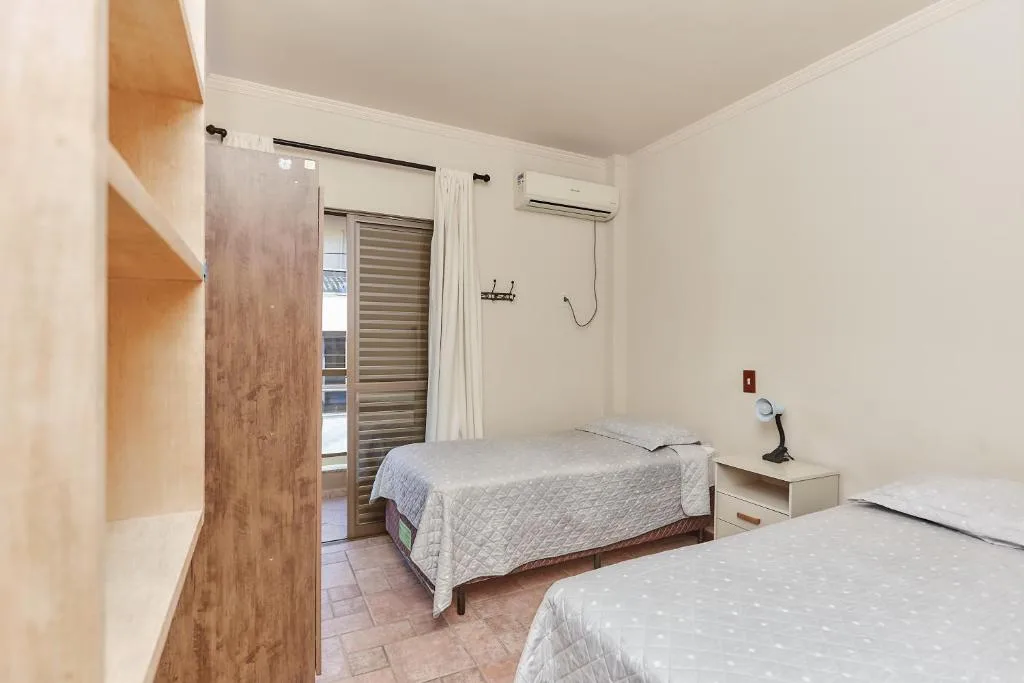 471 Apartamento sobrado com 02 suítes e piscina na área comum, Bombinhas, na 78 Rua Carpa Apto 04 Residencial Costa Esmeralda em Bombinhas/SC — foto 32