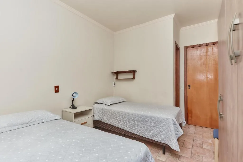 471 Apartamento sobrado com 02 suítes e piscina na área comum, Bombinhas, na 78 Rua Carpa Apto 04 Residencial Costa Esmeralda em Bombinhas/SC — foto 34