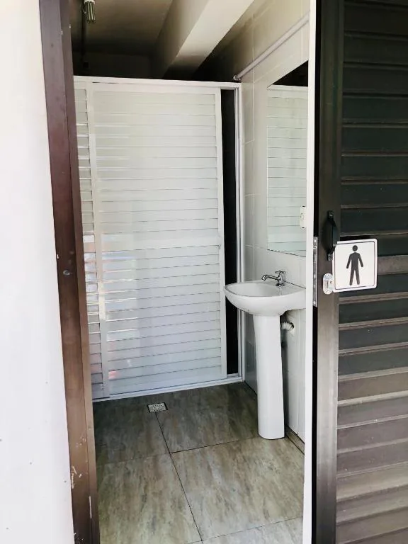 Quatro Ilhas Beach Hostel, Bombinhas, na 107 Rua Ilha Deserta em Bombinhas/SC — foto 43
