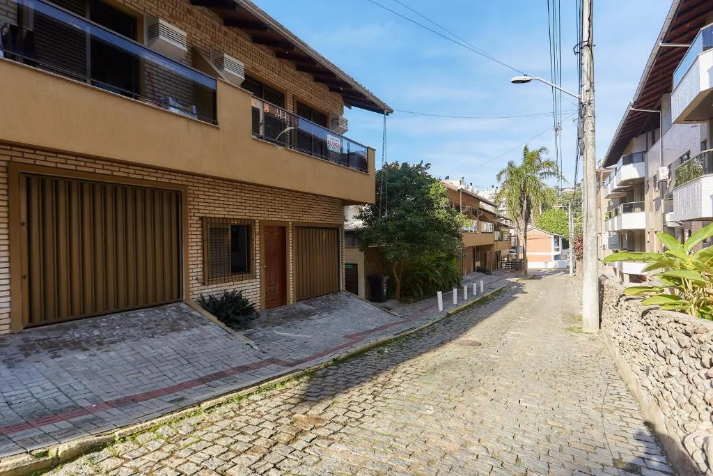 471 Apartamento sobrado com 02 suítes e piscina na área comum, Bombinhas, na 78 Rua Carpa Apto 04 Residencial Costa Esmeralda em Bombinhas/SC — foto 42