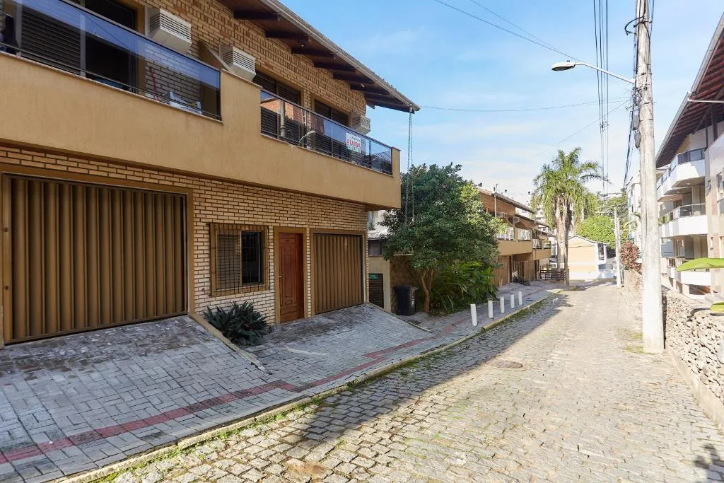 471 Apartamento sobrado com 02 suítes e piscina na área comum, Bombinhas, na 78 Rua Carpa Apto 04 Residencial Costa Esmeralda em Bombinhas/SC — foto 44
