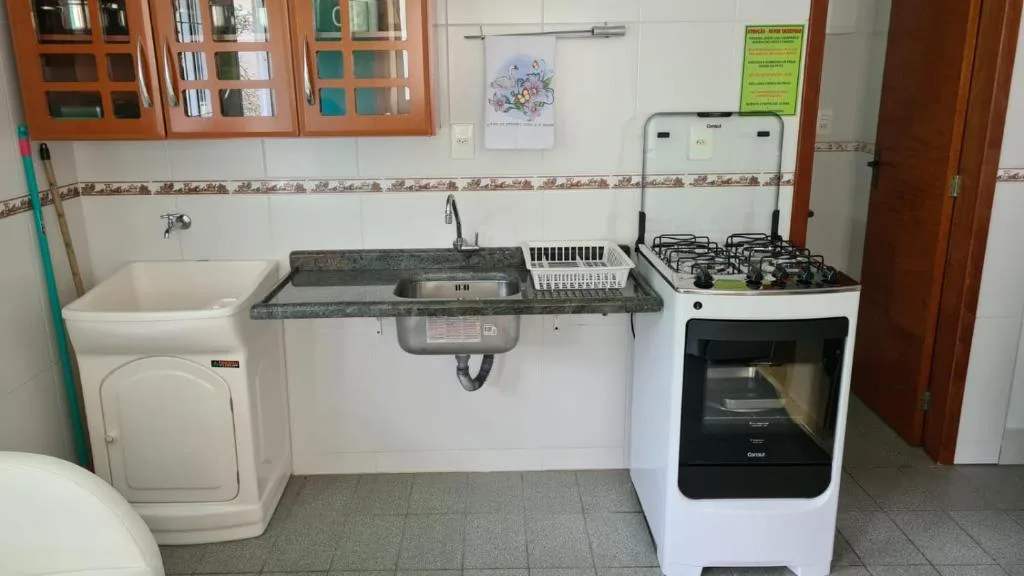 PRAIA 4 ILHAS Apartamento 1 Quarto a 50M da Praia, Bombinhas, na Rua Ilha Bela, Número, bairro Quatro Ilhas em Bombinhas/SC — foto 3