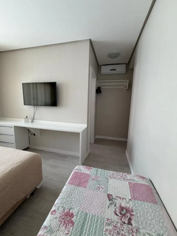 4 ILHAS, 2 SUITES, 2 GARAGENS, Bombinhas, na Avenida Ilha do Arvoredo, Quatro Ilhas em Bombinhas/SC — foto 13