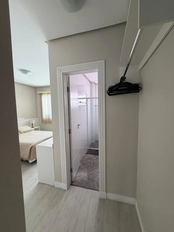 4 ILHAS, 2 SUITES, 2 GARAGENS, Bombinhas, na Avenida Ilha do Arvoredo, Quatro Ilhas em Bombinhas/SC — foto 15