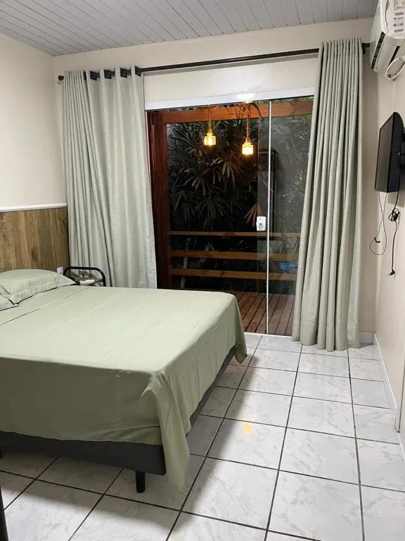 Casa no Centrinho para 2 pessoas 100m do Mar, Bombinhas, na Rua Mafra em Bombinhas/SC — foto 14