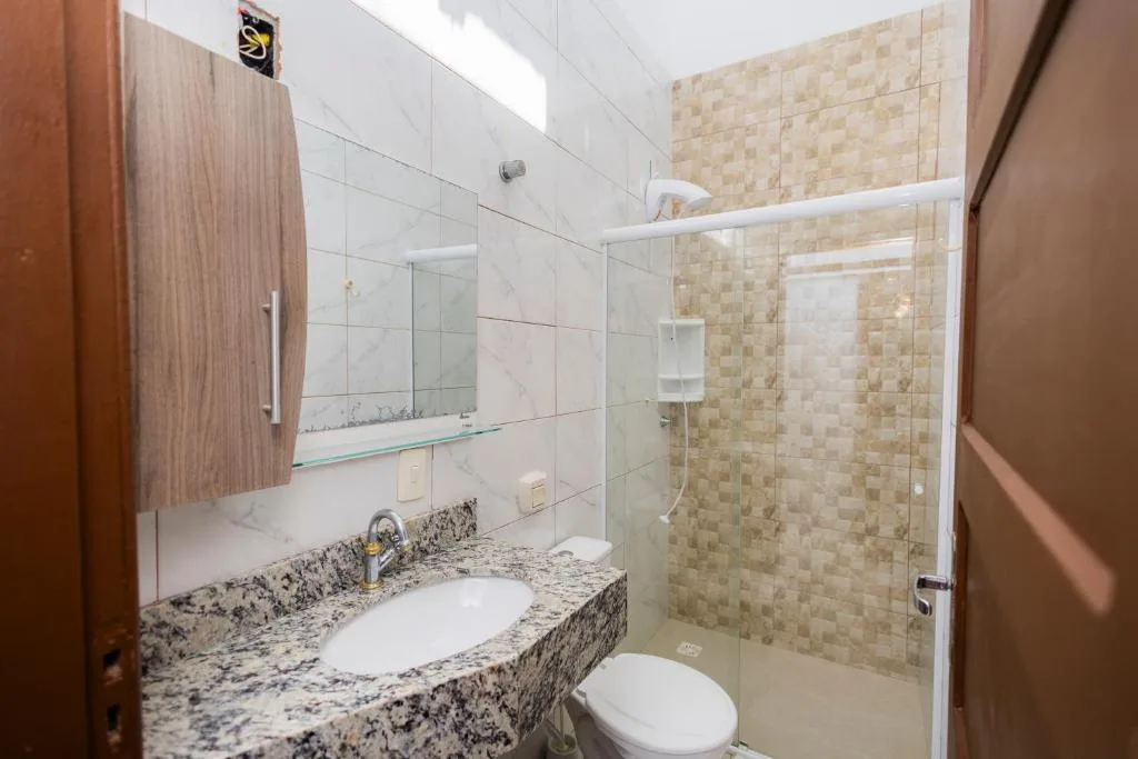 Bela e Aconchegante, Bombinhas, na Rua Golfinho Sobraados, casa com 2 pisos em Bombinhas/SC — foto 3
