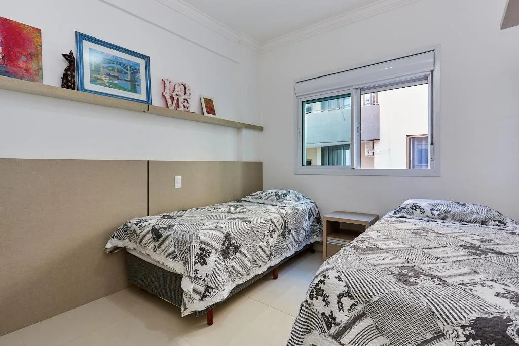 1054 - Apartamento Centro de Bombinhas - Vista Mar - 1 Vaga Garagem - 50 metros Praia, Bombinhas, na 986 Avenida Vereador Manoel dos Santos 303A em Bombinhas/SC — foto 2