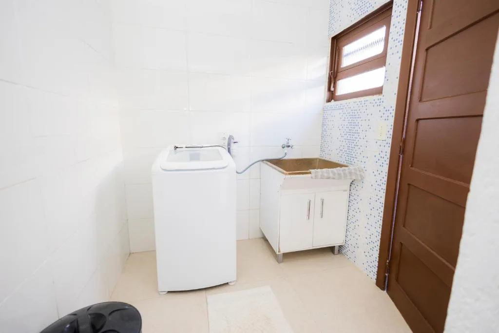 Bela e Aconchegante, Bombinhas, na Rua Golfinho Sobraados, casa com 2 pisos em Bombinhas/SC — foto 19