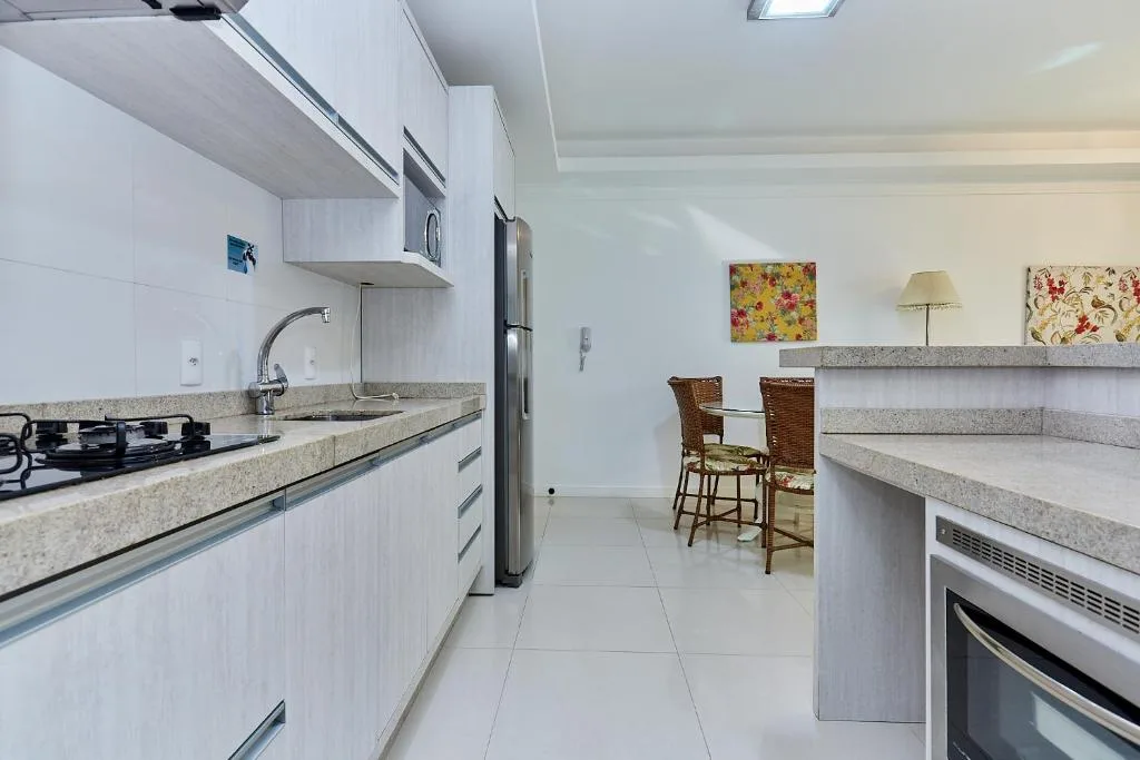 1054 - Apartamento Centro de Bombinhas - Vista Mar - 1 Vaga Garagem - 50 metros Praia, Bombinhas, na 986 Avenida Vereador Manoel dos Santos 303A em Bombinhas/SC — foto 13