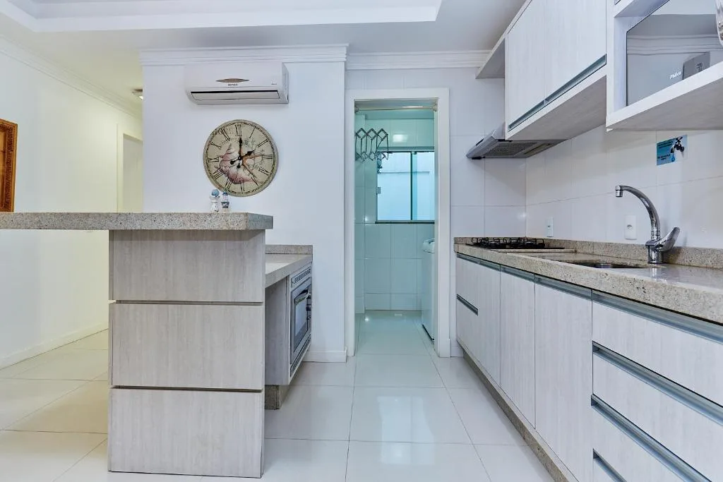 1054 - Apartamento Centro de Bombinhas - Vista Mar - 1 Vaga Garagem - 50 metros Praia, Bombinhas, na 986 Avenida Vereador Manoel dos Santos 303A em Bombinhas/SC — foto 14