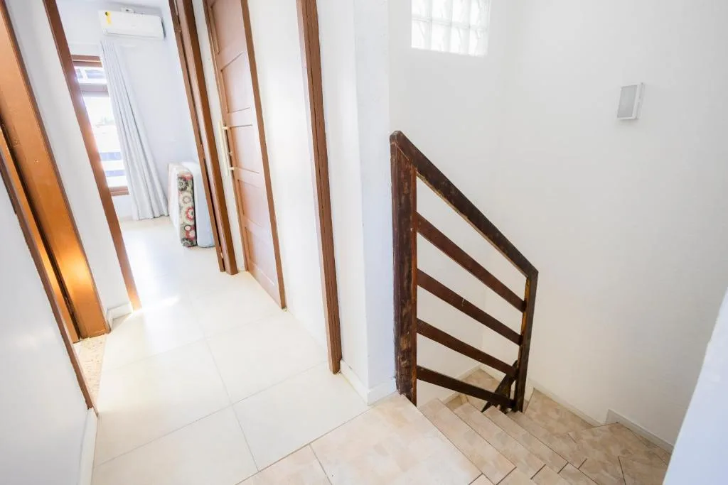 Bela e Aconchegante, Bombinhas, na Rua Golfinho Sobraados, casa com 2 pisos em Bombinhas/SC — foto 25