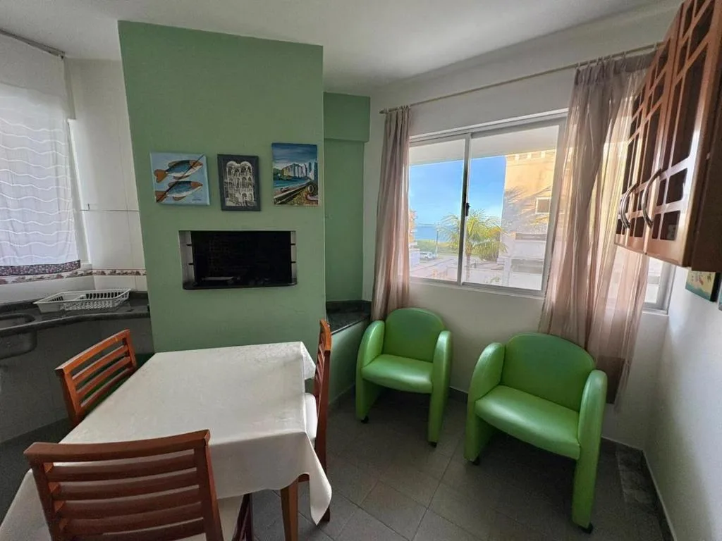 PRAIA DE 4 ILHAS Apartamento De 1 Quarto a 50M Praia Com Vista, Bombinhas, na Rua Ilha Bela, Número, bairro Quatro Ilhas em Bombinhas/SC