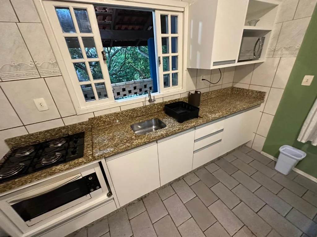 Apartamentos próximo ao Mar, Bombinhas, na 625 Rua Agata em Bombinhas/SC — foto 7
