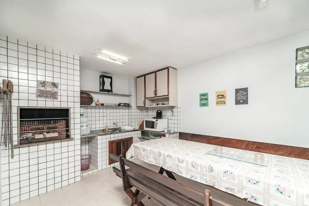 Casa na praia de Morrinhos Bombinhas para 10 pessoas, Excelente localização, Bombinhas, na 140 Rua Gardênia, bairro Morrinhos em Bombinhas/SC — foto 3