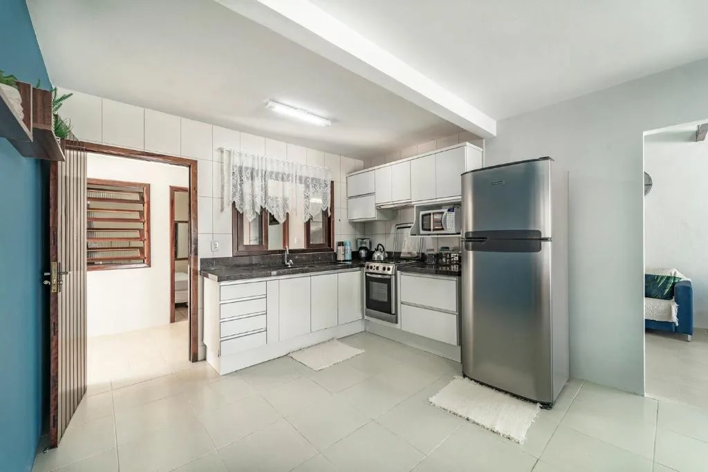 Casa na praia de Morrinhos Bombinhas para 10 pessoas, Excelente localização, Bombinhas, na 140 Rua Gardênia, bairro Morrinhos em Bombinhas/SC — foto 4