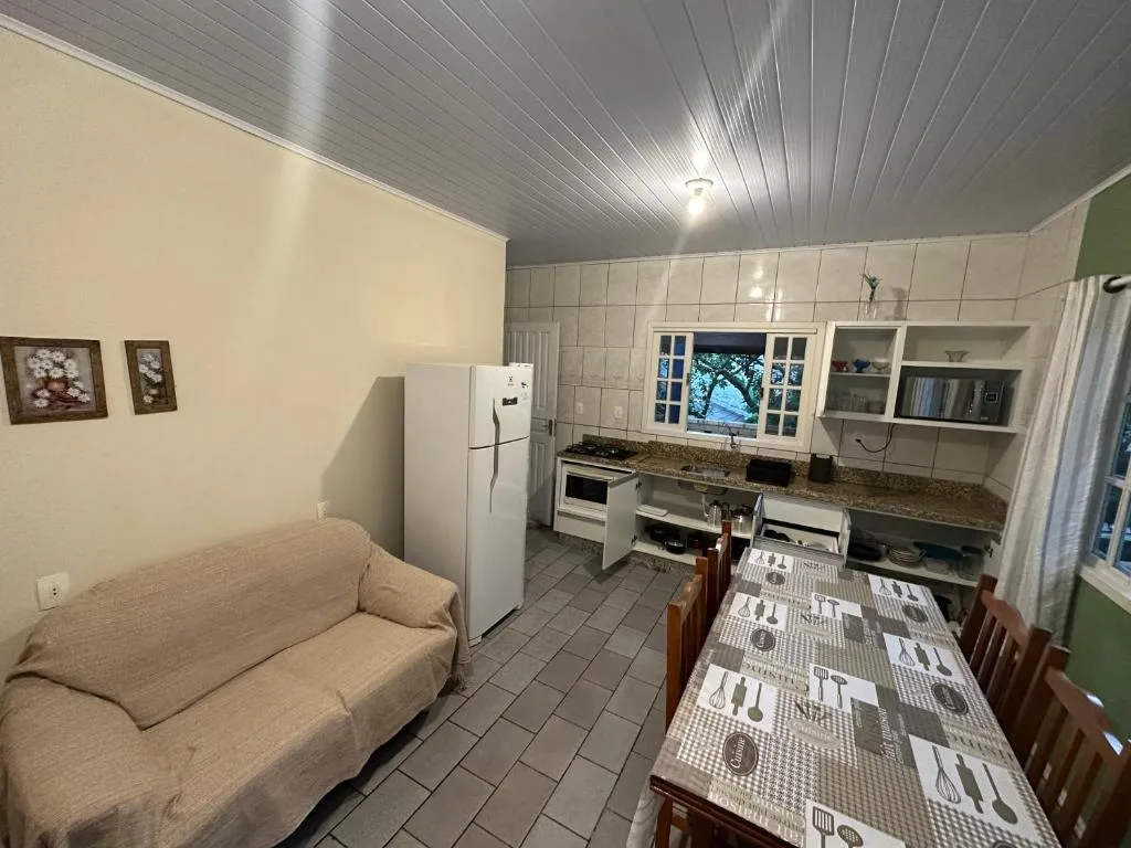 Apartamentos próximo ao Mar, Bombinhas, na 625 Rua Agata em Bombinhas/SC — foto 12