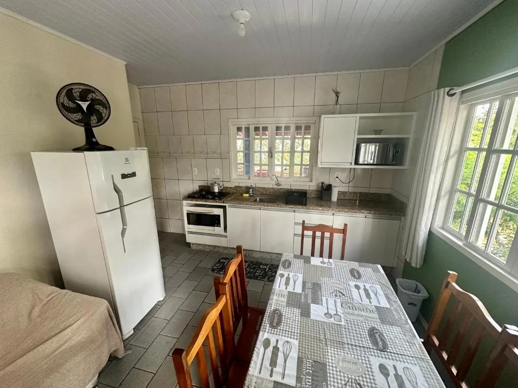 Apartamentos próximo ao Mar, Bombinhas, na 625 Rua Agata em Bombinhas/SC — foto 14