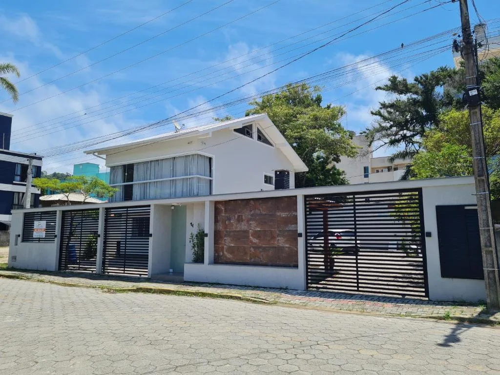 Residencial Rumo ao Mar - Bombinhas-SC, Bombinhas, na 160 Rua Dilma Mafra Casa em Bombinhas/SC